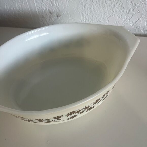 Vintage Original Pyrex golden acorn 1.5Q #043 no lid - Picture 7 of 11